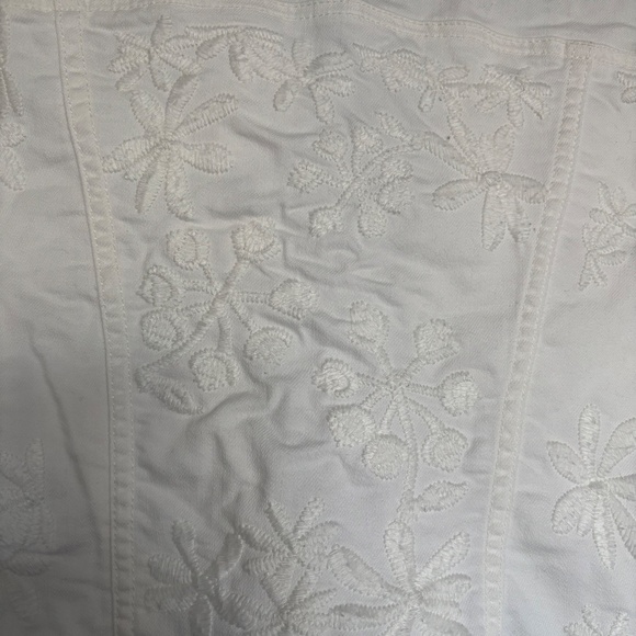 Anthropologie White Floral Denim Jacket (M) - Picture 5 of 6